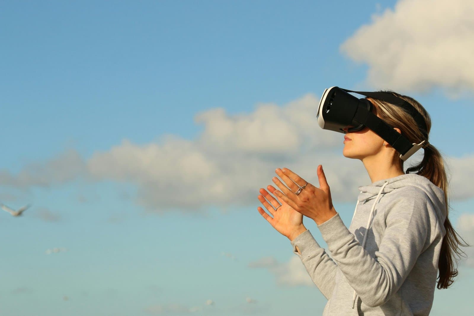 A expansão da realidade virtual e aumentada: aplicações práticas e o impacto no cotidiano